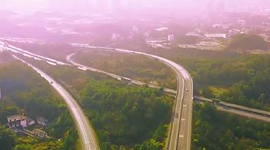 高速公路与工业区高清航拍视频的预览图